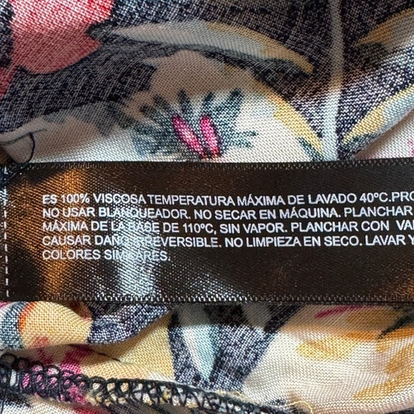 Denim and Flower Ricky Singh Hawaiian Print Shirt - Picture 7 of 10